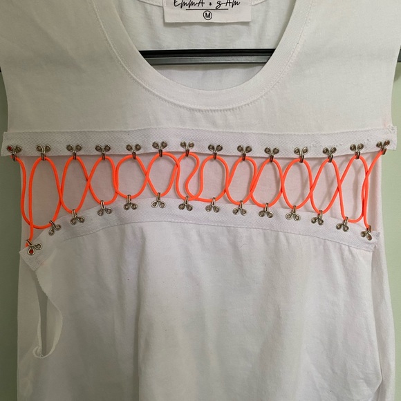 NWOT! LF x EMMA & SAM criss-cross bungee detail crop top - Picture 2 of 5